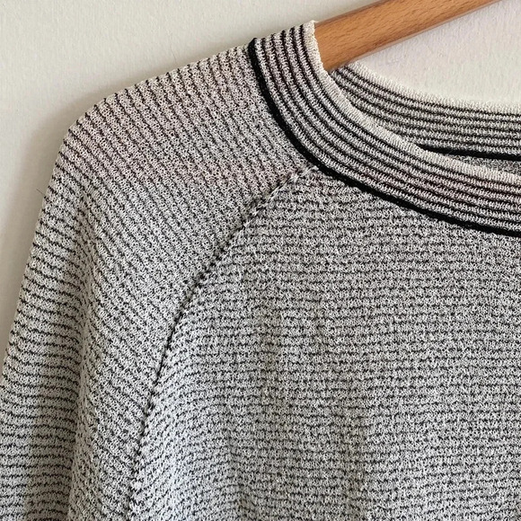 Theory Womens Gray/white stripe Crimp Knit long sleeve Pullover Top - Picture 7 of 8